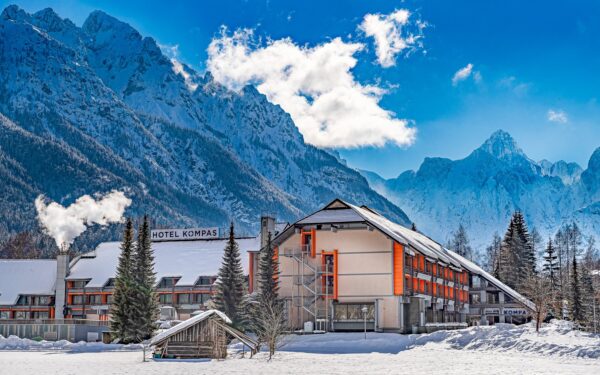 Slovinsko u NP Triglav jen 300 m od vleku: Hotelu Kompas **** s polopenzí, bazény a zábavním programem + slevy
