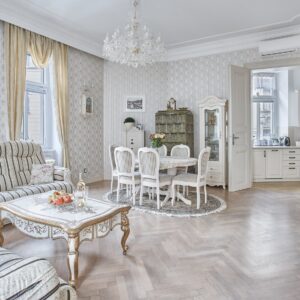 Karlovy Vary přímo naproti Muzeu Becherovky: Luxus v Apartmánu Nostalgia Luxury **** až pro 8 osob + snídaně