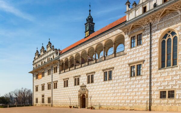 Smetanova Litomyšl (UNESCO) v Pensionu U Háje se snídaněmi, saunou, vyjížďkou na koni či vstupem do bazénu