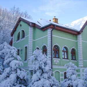 Košice jen 6 km od centra v Penzionu Zlatý Jeleň *** s bazénem, snídaní a slevou do zoo i botanické zahrady