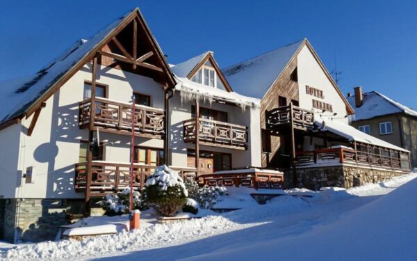 Rokytnice nad Jizerou: Hotel Helena *** s polopenzí, obědovým balíčkem, pohárem a vyžitím pro děti i sportovce