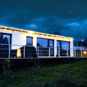 Pobyt nedaleko Olomouce a několika ski areálů ve stylovém TINY HOUSE Black Swallow až pro 4 osoby + snídaně