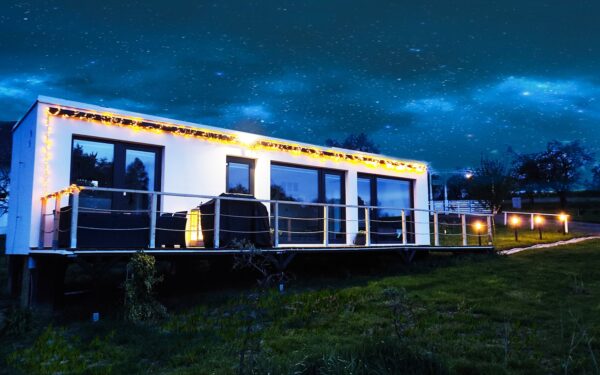 Pobyt nedaleko Olomouce a několika ski areálů ve stylovém TINY HOUSE Black Swallow až pro 4 osoby + snídaně