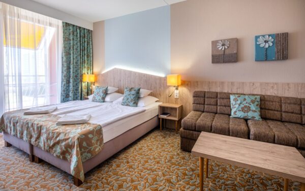Balaton pár kroků od břehu: Hotel Margaréta **** s polopenzí a neomezeným wellness (bazény, sauny, vířivky)