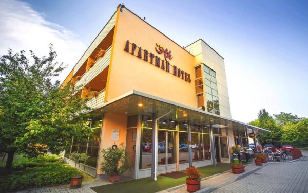 Bük v Apartman Hotelu Bükfürdő *** s celodenním vstupem do termálů, snídaněmi, kávou s dezertem + půjčení kol