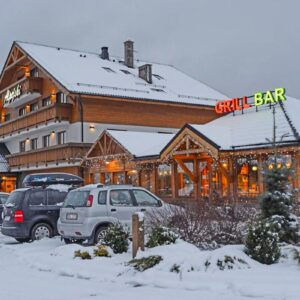 Polanica Zdroj jen pár km od hranic s Českem: Hotel Alpejski *** se snídaní/polopenzí, bazénem a saunou