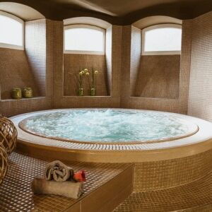 Jeseníky jen 400 m od ski areálu: Villa Grohmann **** se snídaní/polopenzí a neomezeným wellness s vířivkou