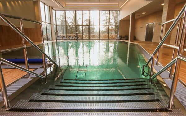 Karlovy Vary: Zámecký pobyt v Chateau Cihelny **** se snídaní či polopenzí, neomezeným wellness a masáží