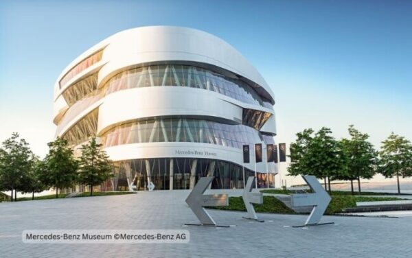 Zážitkový balíček ve Stuttgartu se vstupy do muzeí Mercedes-Benz a Porsche