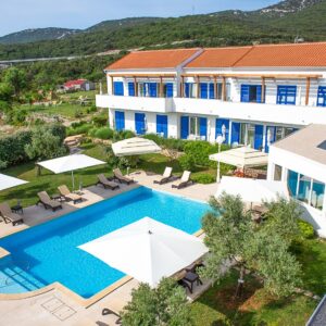 Chorvatsko: Ostrov Lošinj ve Family Resort Hotelu Manora **** se soukromou pláží s lehátky, bazény a polopenzí