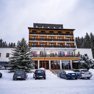 Jeseníky jen 1 km od sjezdovky v Hotelu Kamzík *** s polopenzí a neomezeným wellness s bazénem a 7 saunami