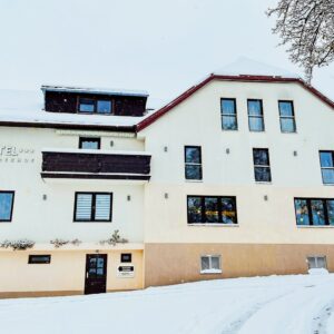 Rakouské Alpy v blízkosti sjezdovky v Hotelu Pruggererhof *** s polopenzí, finskou saunou a skibusem + drink