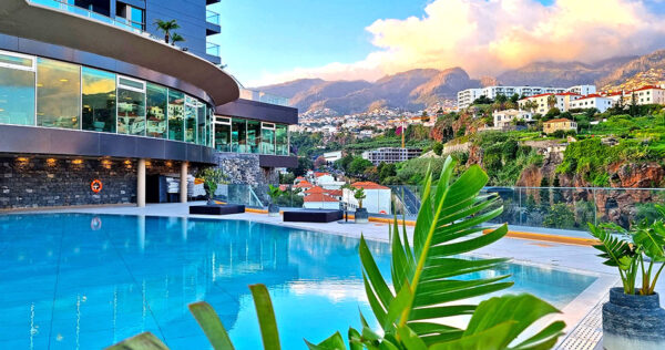Hotel The Views Baia