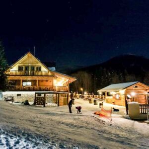Dovolená v lyžařském areálu Fačkovské sedlo v apartmánu Salaše Kľak s polopenzí + celodenní skipass