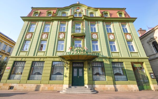 Jičín luxusně: Grand Hotel Praha **** s privátním wellness Císařské lázně a polopenzí od italského šéfkuchaře