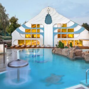 Hévíz: NaturMed Hotel Carbona **** s polopenzí/plnou penzí a luxusním wellness centrem s termálními bazény