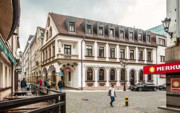 Pobyt v srdci Liberce v Hotelu Radnice **** se snídaní nebo polopenzí, welcome drinkem a slevou do infrasauny