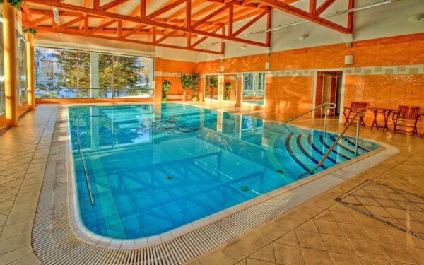 Mariánské Lázně: Hotel Krakonoš *** se snídaní/polopenzí, bazénem, solnou jeskyní a až 30% slevou na procedury