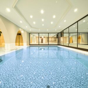 Bavorský les: Designový Das Kronberg se snídaní, neomezeným wellness s bazénem a saunami + slevová karta