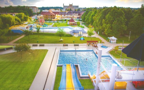 Maďarsko v Hotelu Forrás *** Zalakaros s až 7 vstupy do termálních lázní (100 m), polopenzí a vyžitím pro děti