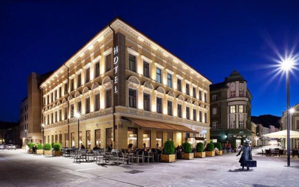 Celje: Luxusní pobyt přímo v historickém centru v Hotelu Evropa **** se snídaní či polopenzí + blízký skiareál