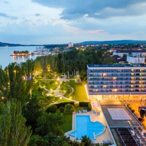 Balatonfüred: Danubius Hotel Annabella ***superior u jezera Balaton s polopenzí, soukromou pláží a bazény