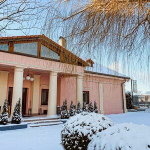 Zámeček u Bešeňové a ski areálu Happy Village *** se snídaní a saunou + úschovna lyží a hole na Nordic Walking