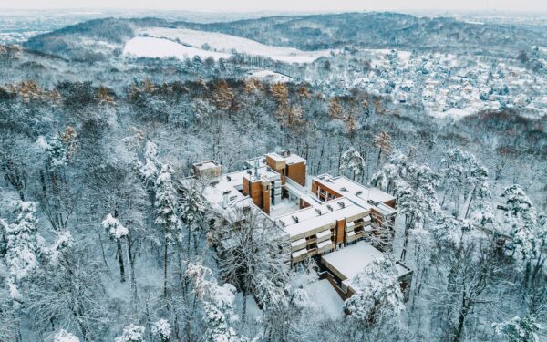 Wolský les jen 6 km od nábřeží Wawel a 9 km od Krakova: Forest Hotel *** s polopenzí + sleva na zoo a aquapark