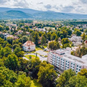 Polsko v Hotelu Cieplice Medi & SPA *** se snídaní/polopenzí a wellness centrem s bazénem se slanou vodou