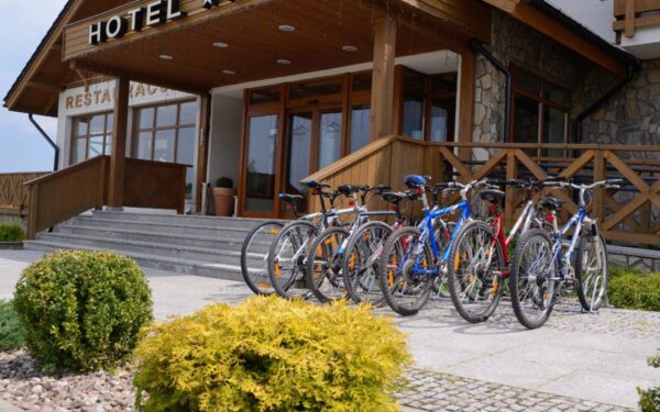 Polanica Zdroj jen pár km od hranic s Českem: Hotel Alpejski *** se snídaní/polopenzí, bazénem a saunou
