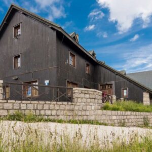 Pobyt v srdci NP Krkonoše: Horská Chata Malá Rennerovka s polopenzí a vyžitím (kulečník, šipky) + dětská herna