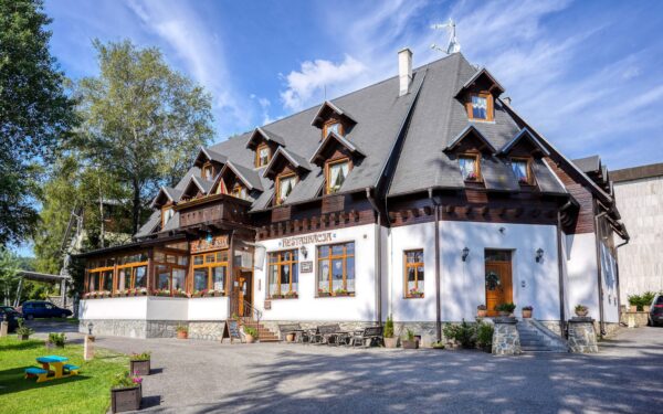Vysoké Tatry: Pobyt přímo pod Lomnickým štítem jen 1 km od lanovky v Penzionu Encián s wellness a polopenzí