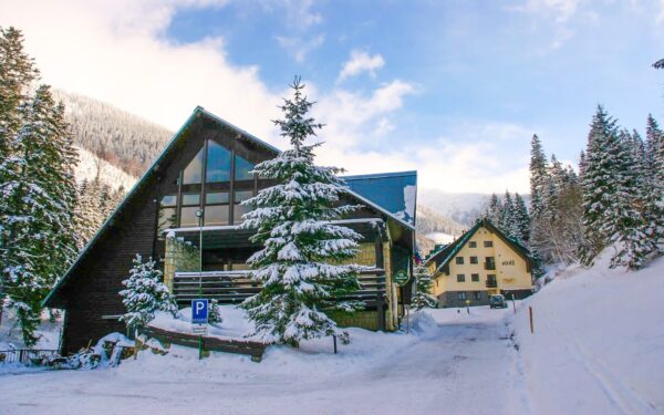 Krkonoše: Špindlerův Mlýn 950 m od sjezdovky v Hotelu Esprit *** s polopenzí, fitness + vyžití a dětský koutek