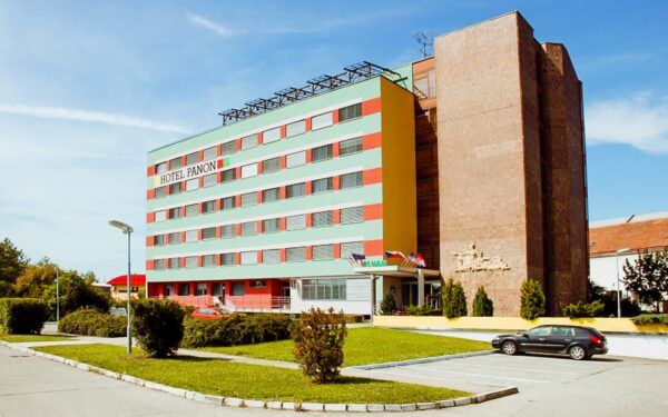 Jižní Morava: Hodonín v Hotelu Panon *** s polopenzí a bohatým balíčkem slev na bazén, zoo i do muzeí