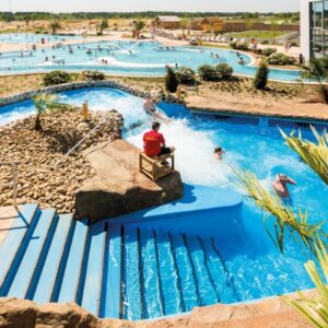 Exotický aquapark Tropical Islands u Berlína s neomezeným vstupem do bazénů i na atrakce a ubytováním ve stanu