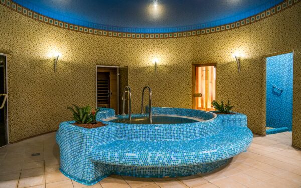 Maďarské lázně Göd v Hotelu Golden Palace **** s polopenzí a neomezeným wellness (2 bazény, vířivka, 3 sauny)