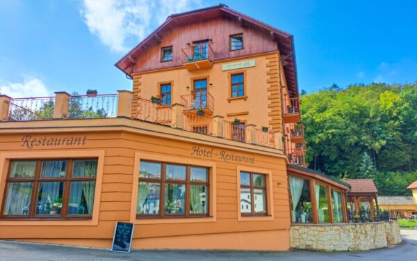 Jižní Čechy: Tábor v Hotelu Romantik Eleonora *** s polopenzí, konopnou koupelí Carun či sektem + překvapení