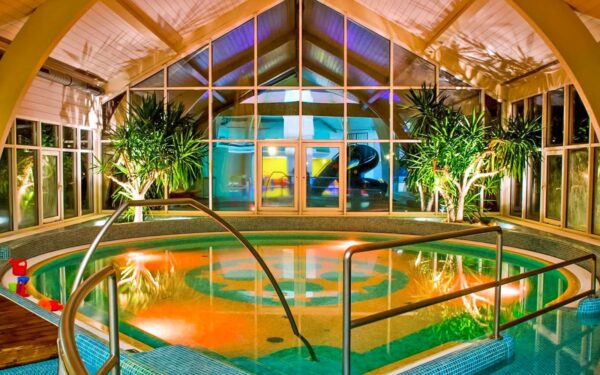 Hévíz a Balaton: Kolping Hotel Spa & Family Resort **** s polopenzí, rodinnými lázněmi a vyžitím pro děti
