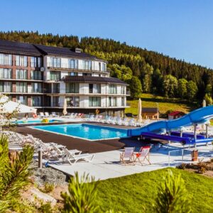 Polsko u hranic: Králický Sněžník v Aparthotelu Czarna Perła se snídaní a wellness (bazény, vířivka, sauna)