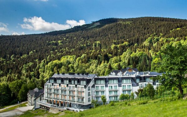 Polsko u hranic: Králický Sněžník v Aparthotelu Panorama se snídaní, bazénem, vířivkou a saunou + úschovna kol