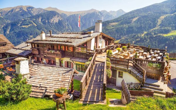 Vysoké Taury: Bad Gastein ve stylovém MONDI Bellevue Alm *** s wellness, snídaněmi a slevovou kartou + dárek