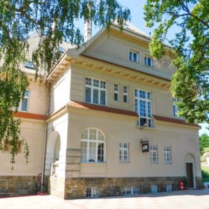 Krkonoše blízko Stezky v korunách stromů: Retro Vila Arnau se snídaní či polopenzí a privátní infrasaunou