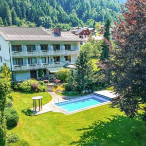 Rakouské Korutany v Hotelu Klamberghof *** s polopenzí, vstupem do několika wellness a na jezerní pláž + slevy
