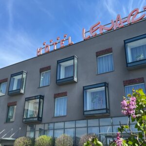 Polsko u Krakova ve futuristickém Hotelu Lenart **** se snídaní nebo polopenzí, vstupem do wellness a zábavou