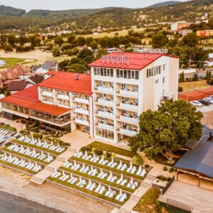 Pobyt na břehu Zemplínské šíravy v Hotelu Glamour **** s wellness, polopenzí, vlastní pláží a welcome drinkem
