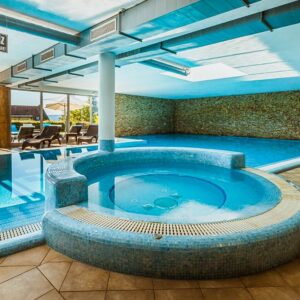 Balaton: Poloostrov Tihany v Echo Residence Hotelu *** s polopenzí a neomezeným wellness + poukaz na masáž