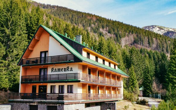 Krkonoše: Špindlerův Mlýn v Hotelu Esprit *** s polopenzí, fitness a vyžitím (kulečník, šipky) + dětský koutek