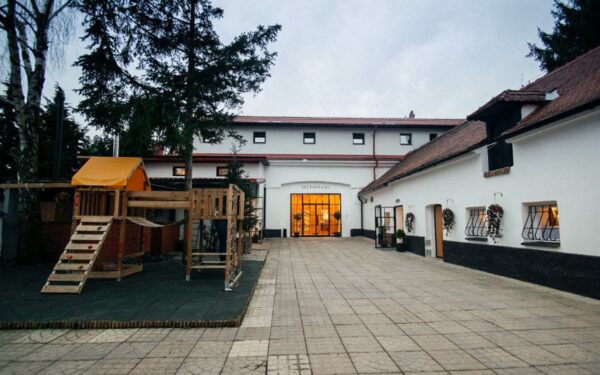 Praha jen 20 minut od centra v klidné lokalitě: Hotel Golden Golem *** se snídaněmi a vstupem do finské sauny