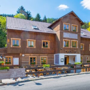 Pec pod Sněžkou ve stylovém Hotelu Hvězda *** se snídaní/polopenzí/all inclusive + welcome drink a kolárna