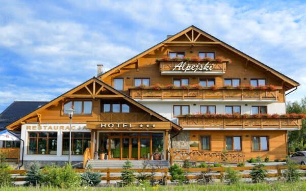Polanica Zdroj jen pár km od hranic s Českem: Hotel Alpejski *** se snídaní/polopenzí, bazénem a saunou